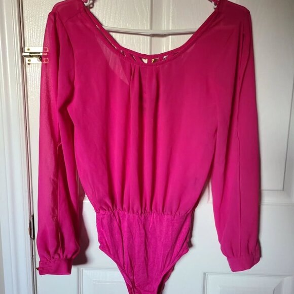 Gorgeous fuschia blouse with back detailing. - Picture 1 of 10